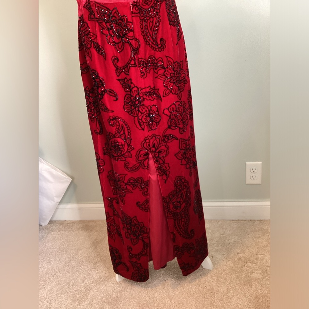 MUSE Velvet Skirt w/ embroidery - Picture 2 of 4